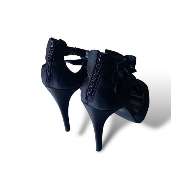 Lulu Townsend Bow w/ T-Strap 5” Black Stilettos Open Toe, Back Zip, BOW … - Picture 5 of 10